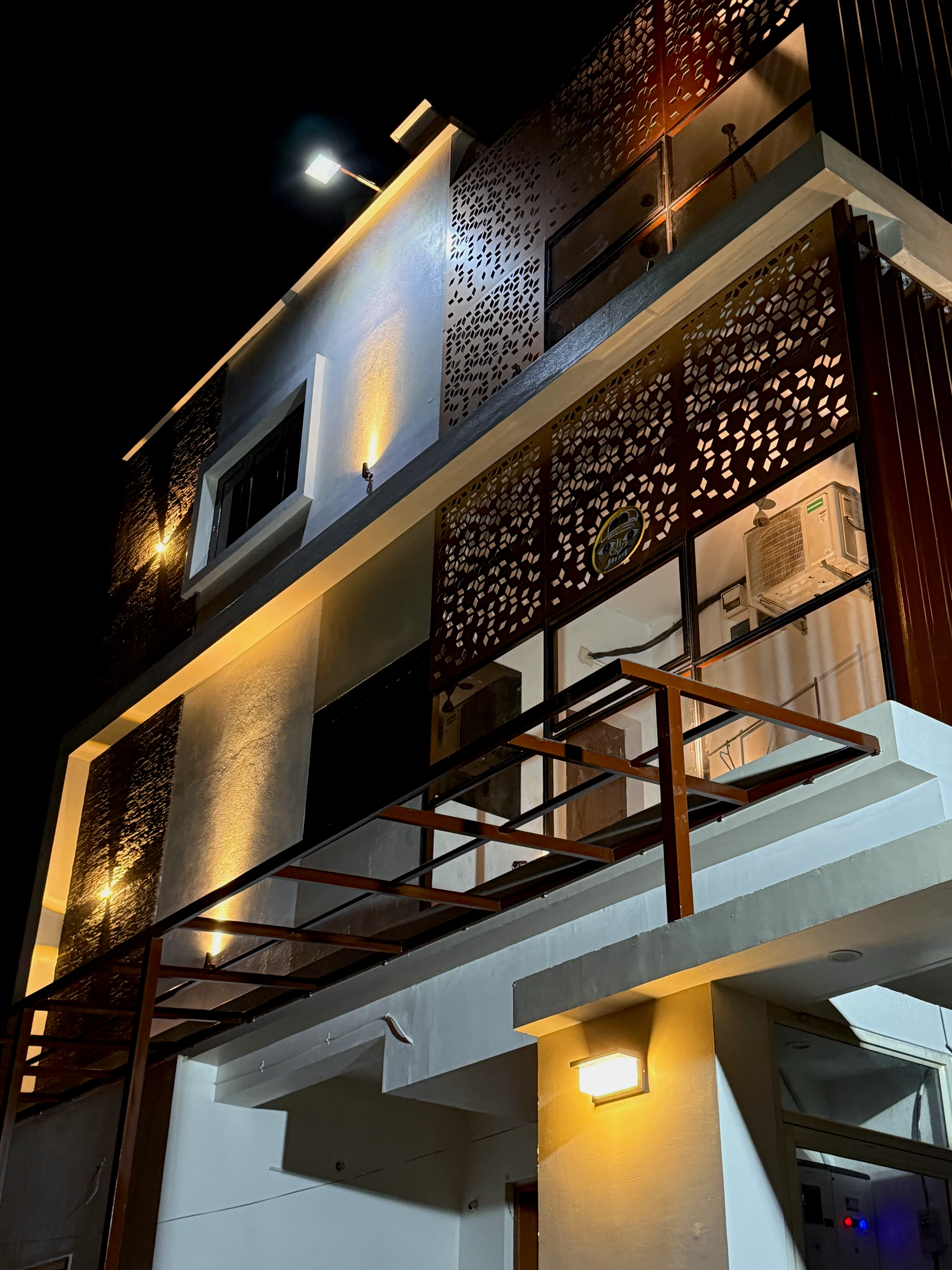 Dr Prabhu’s Residence showcase frame 4
