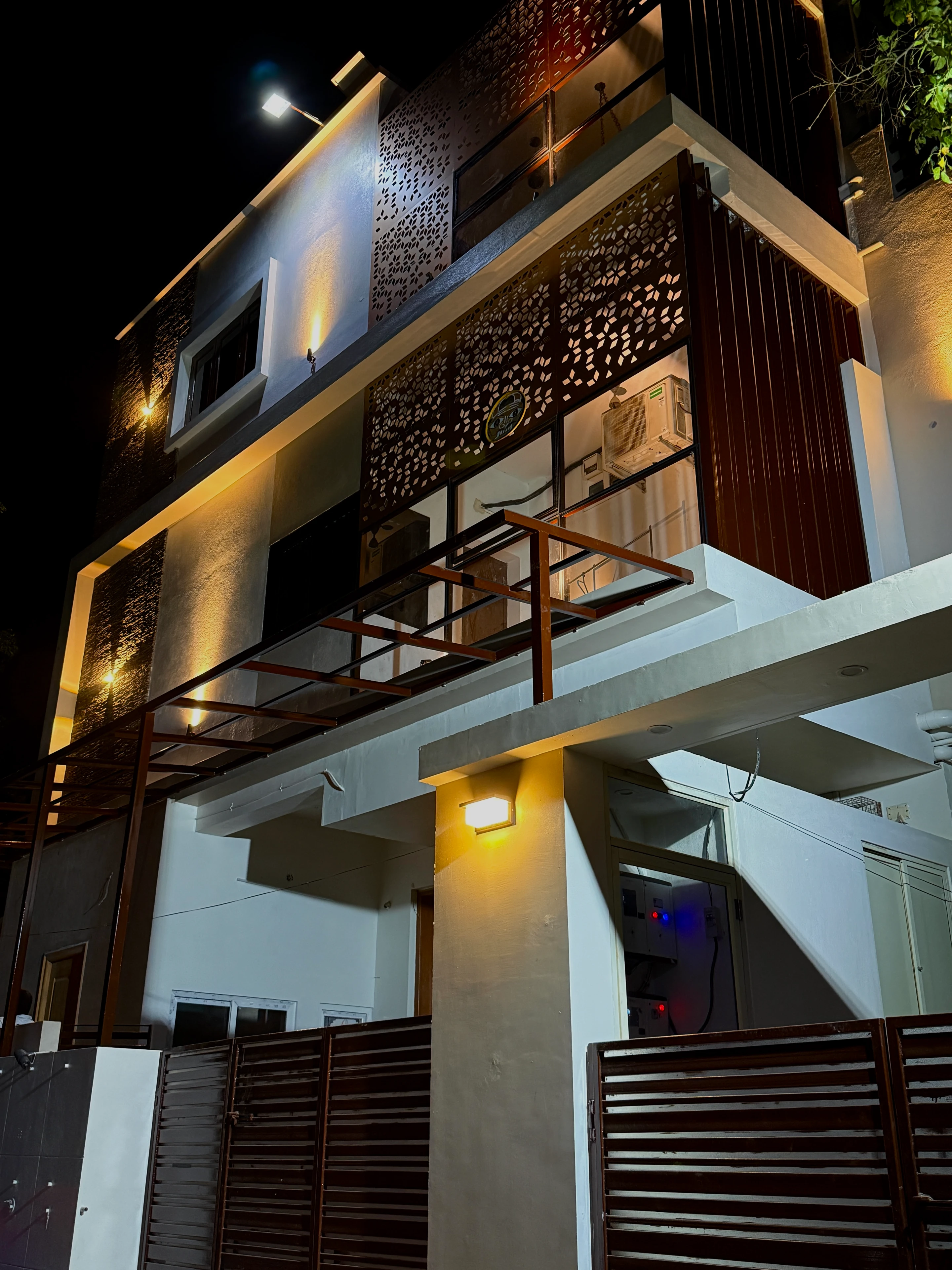 Dr Prabhu’s Residence showcase frame 5